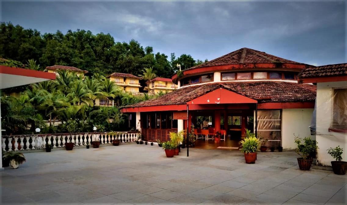 Indismart Woodbourne Resort